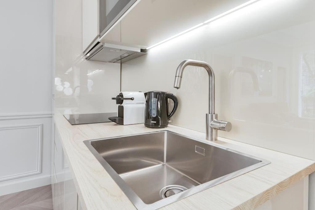 Апартаменты Bright And Gorgeous Flat In The Heart Of Париж Экстерьер фото